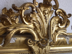 Marco dorado de espejo-Detalle Marco