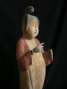 Figura oriental. Cerámica-inicial detalle