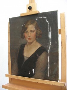 Retrato femenino. Óleo sobre lienzo-estucado previo a la reintegración